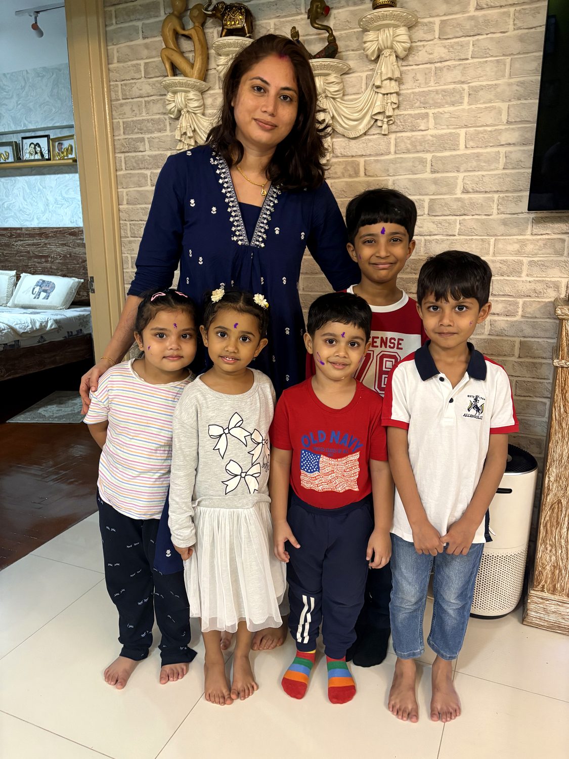 Sweta with smiling Srijan students